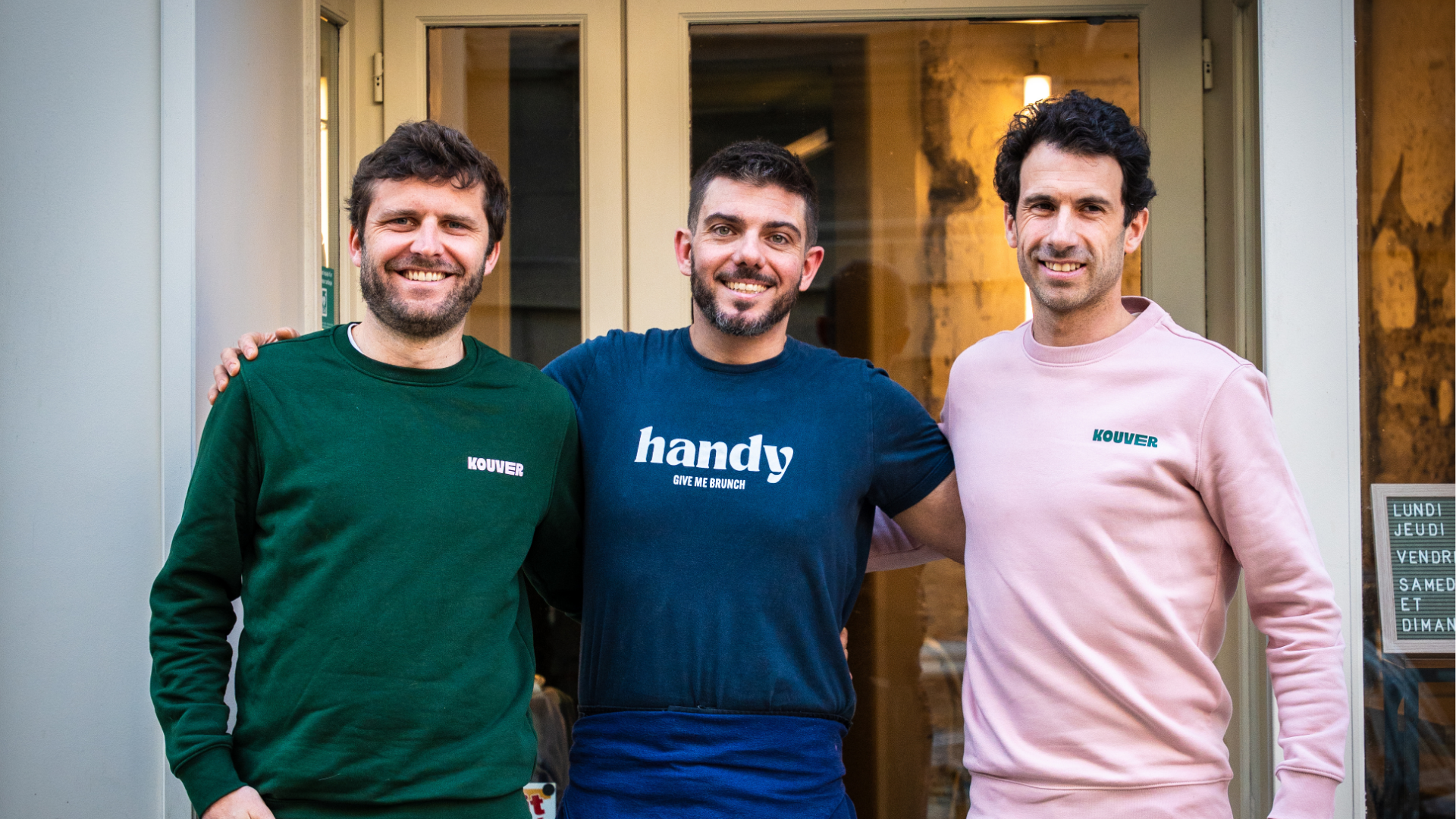 Équipe d'un restaurant indépendant en plein service