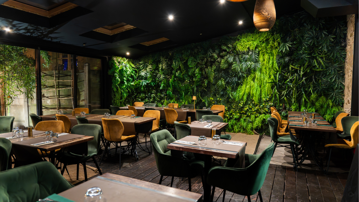 Équipe d'un restaurant français au travail
