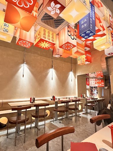 Second niveau de la salle du restaurant coréen