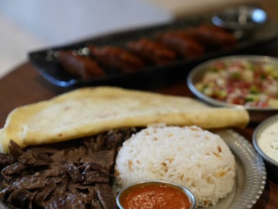 Assiette döner, riz et pain d'Evet à Nantes