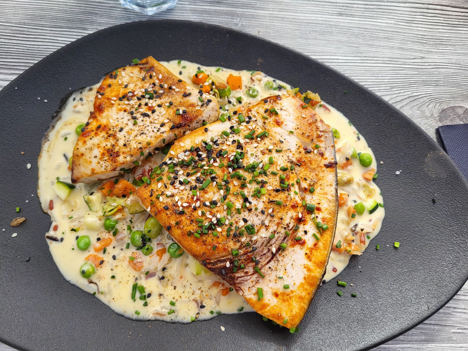 Assiette de poisson du Rayon Vert à Saint-Gilles-Croix-de-Vie